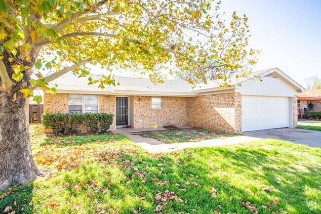Building Photo - Charming 3 Bedroom 2 bathroom house!!