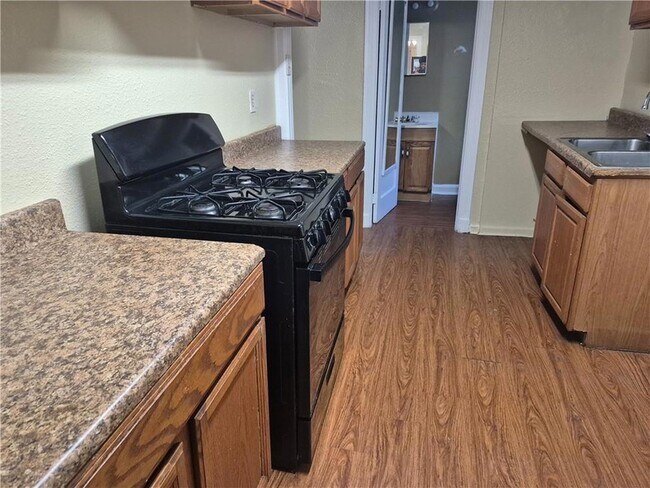 Photo - 1526 Spain St Unidad B