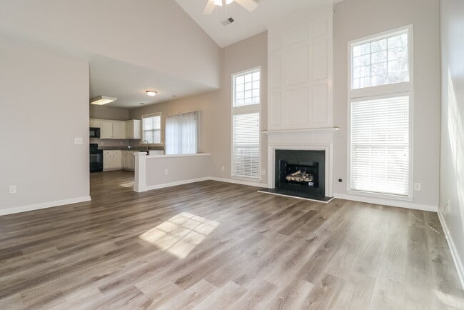 Photo - 6285 Whirlaway Dr