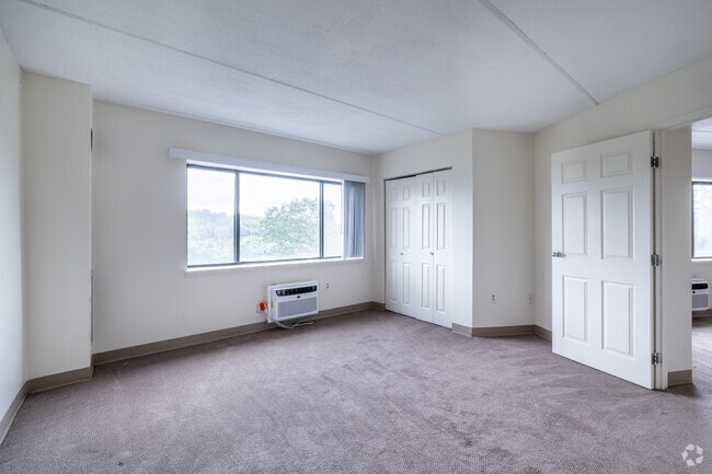 2BR, 2BA - 1095SF - Bedroom #1 - Plantation Towers