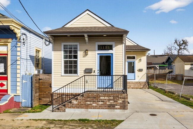 Building Photo - 1119 Bartholomew St