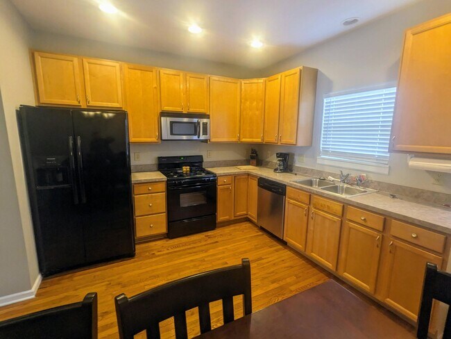 Photo - 498 E Kossuth St