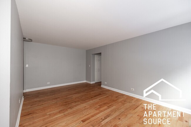 Photo - 6831 N Greenview Ave