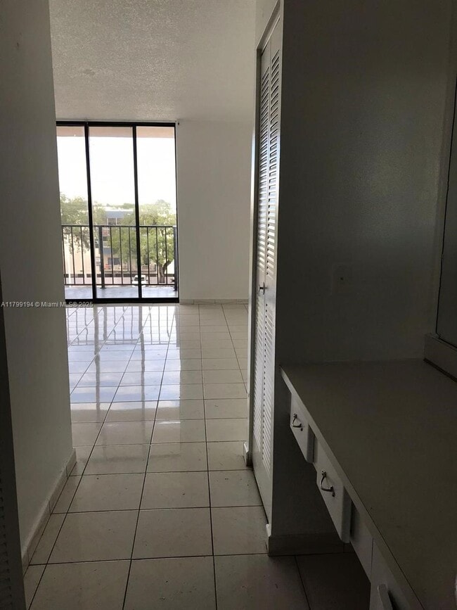 Photo - 16751 NE 9th Ave Unidad 501