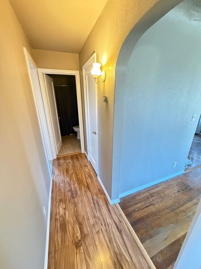 Photo - 3 Bedroom with Large yard near the Canal!
