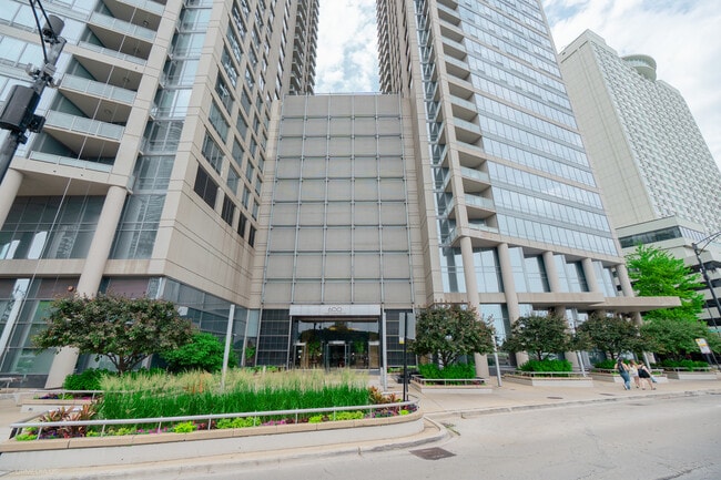 Building Photo - 600 N Lake Shore Dr Rental