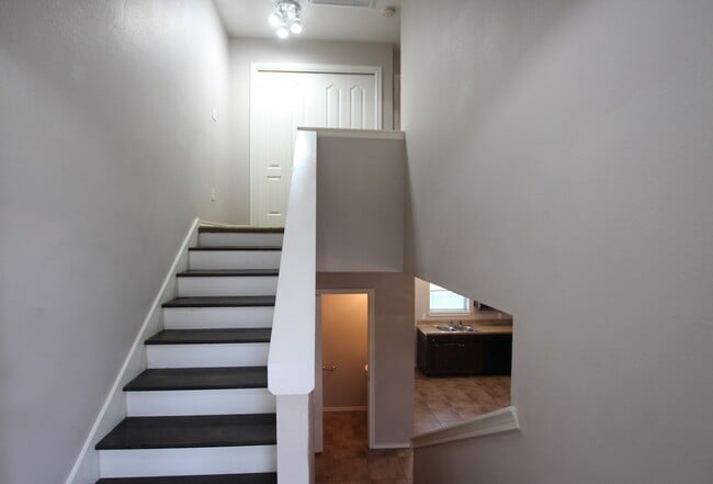 Photo - Coming Soon! 2 Bedroom Town house for Rent... Unidad 16004 FM 16 W