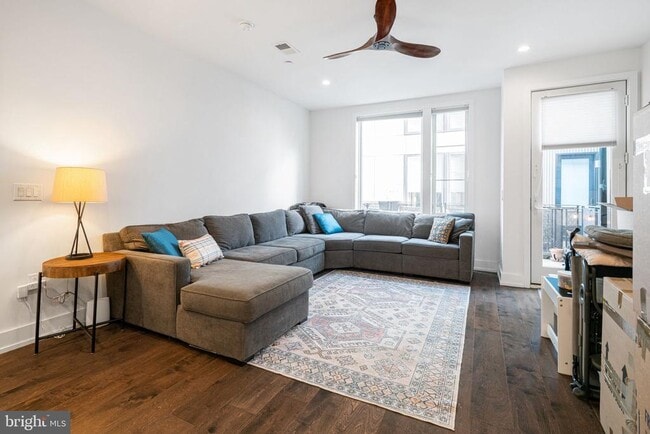 Photo - 1757 Waterloo St