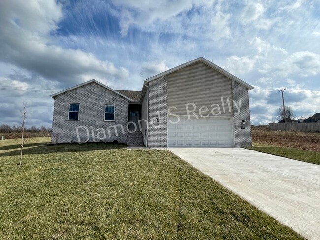 Photo - 4 Bedroom Home Available Early February - Great Neighborhood & Ozark Schools!