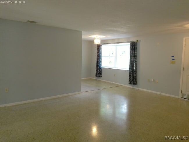 Photo - 1080 N Hollywood Cir