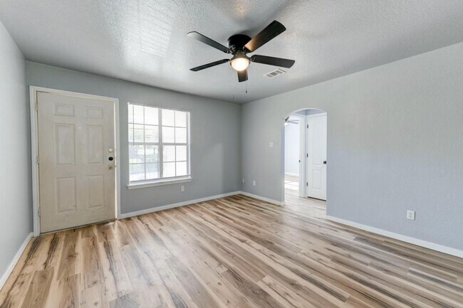 Photo - 3 Bed/ 2 Bath in Killeen Tx House