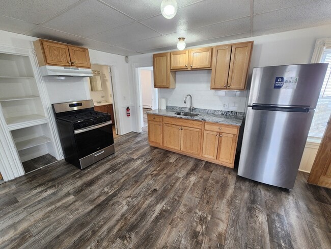 Building Photo - 37 Watson St Unit 2nd Floor