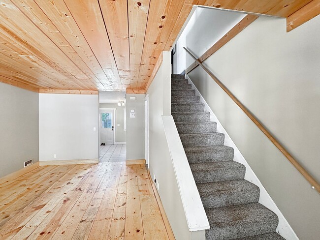 Photo - 1008 12th Ave SE