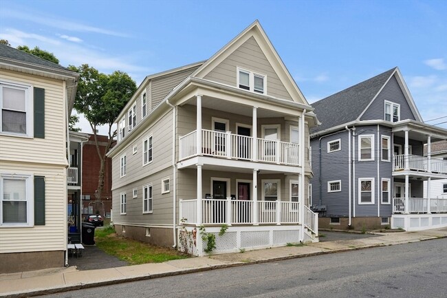 Building Photo - 4 Chase St Unit 2