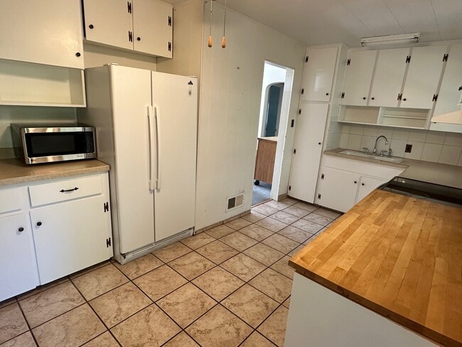 Photo - 2302 Willow Creek Dr