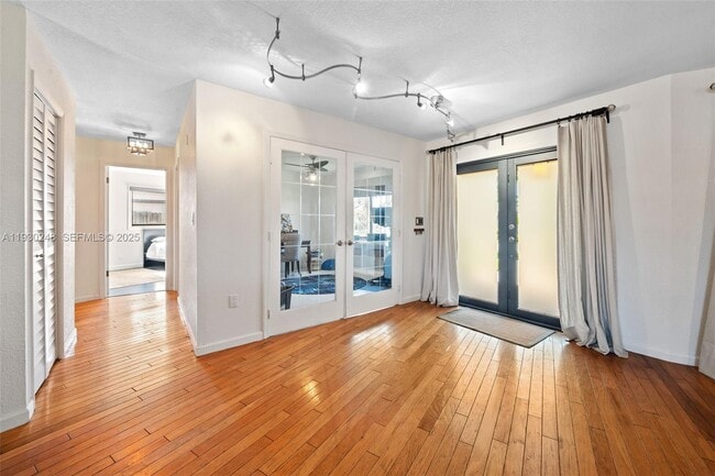 Photo - 410 Sailboat Cir