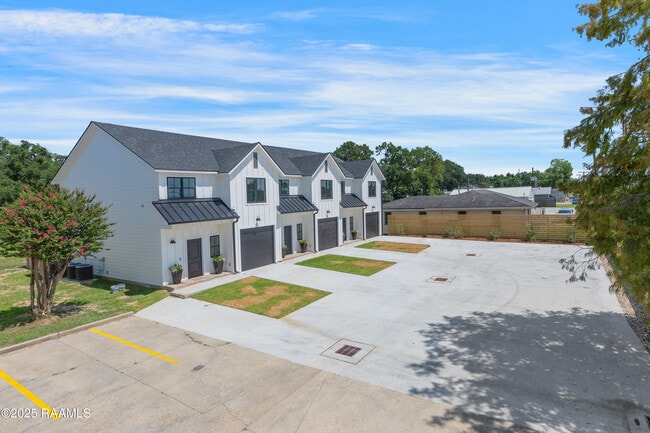 Building Photo - 428 Eraste Landry Rd Rental