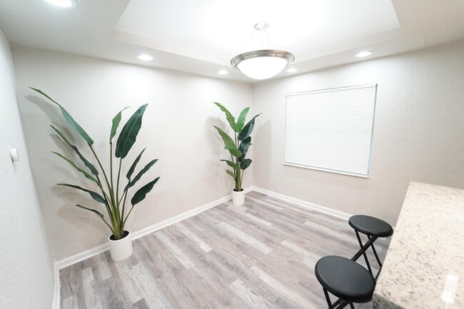 Building Photo - 912 Bentley St Rental