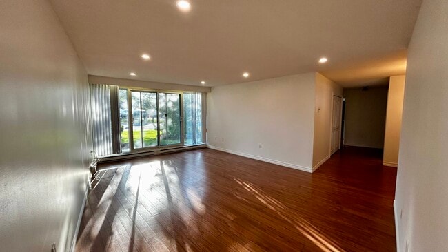 Building Photo - 5524 Heatherwood Crt Unit A101