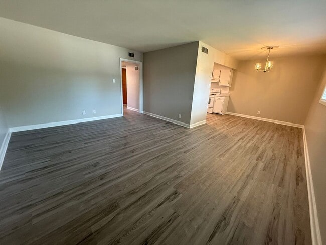 Photo - 2 Bedroom Salem View Apartment! Unit 2001 S Main 206
