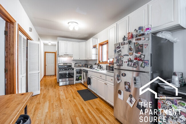 Building Photo - 918 N Paulina St Unit 2F Rental