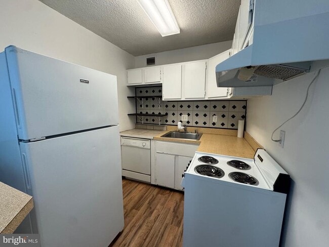Photo - 2059 Huntington Ave Unidad 702