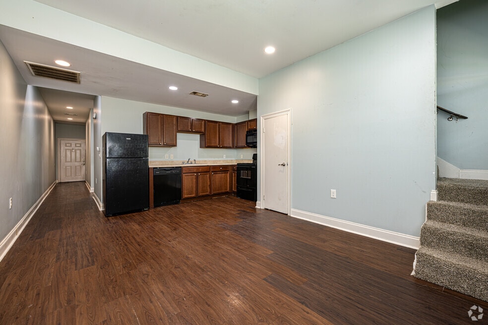 3BR, 2BA Townhouse - 1,170 SF - Living Room/Dining Room
