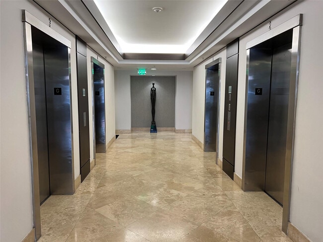 Photo - 511 SE 5 Ave Unidad 911