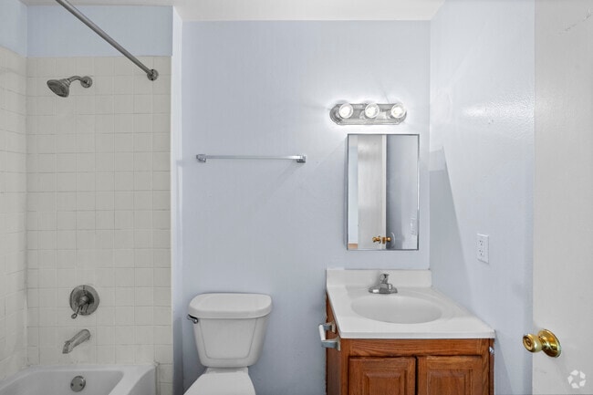1BR, 1BA - 750SF - Bathroom