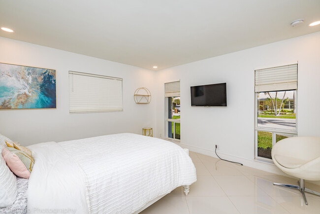 Building Photo - 1510 SE 14th Ct