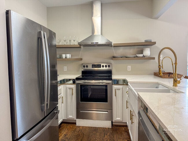 Photo - 410 E 16th St