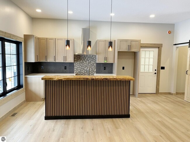 Photo - 9000 Kalkaska St