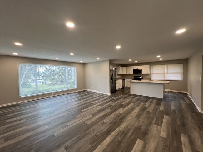 Photo - W127N12303 Knollwood Dr