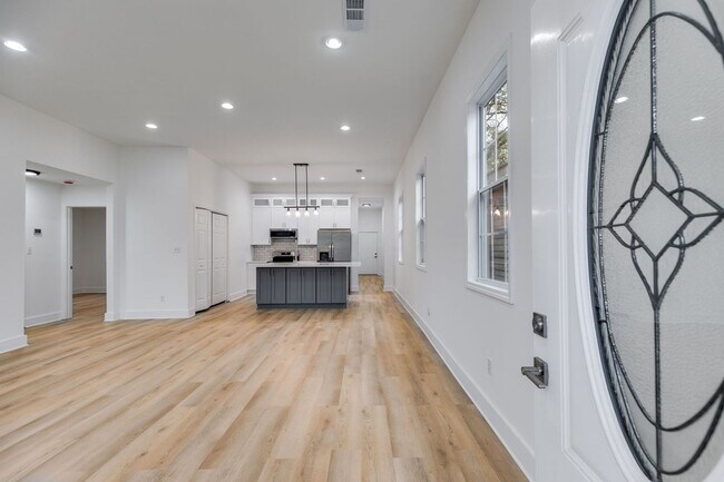 Photo - 926 Welch St SW