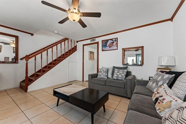 Photo - 314 NE Miami Ct