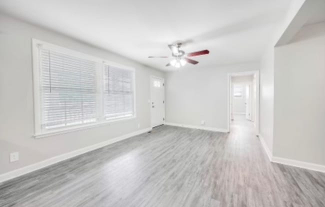 Photo - 673 Des Moines Dr