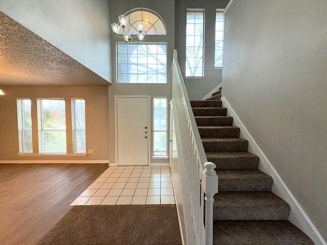 Photo - 704 Inglewood Trail