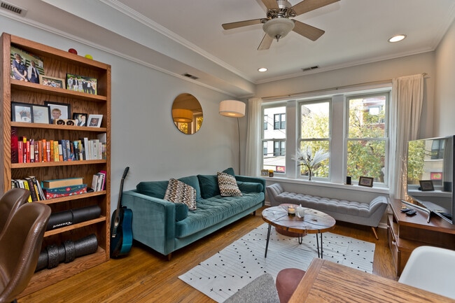 Building Photo - 2715 N Sawyer Ave Unit 2 Rental