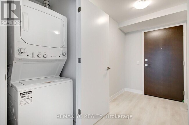 Photo - 2221 Yonge St Unit 3210