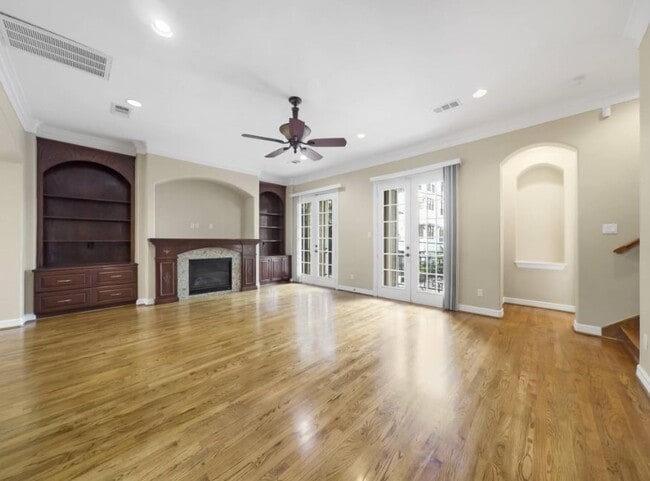 Photo - 2736 Cortlandt St