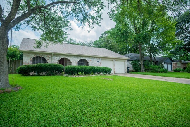 Building Photo - 5303 Lincoln Town Dr Rental