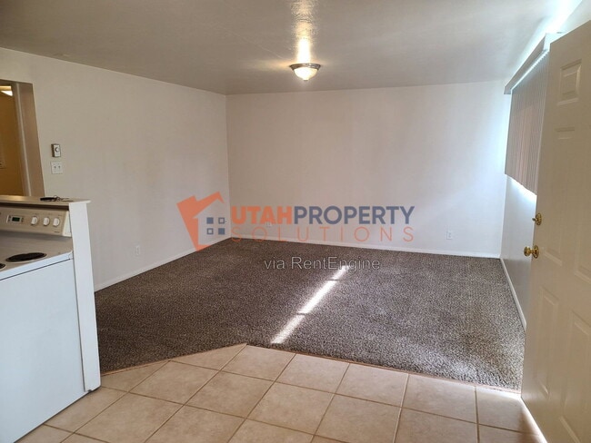 Photo - 4951 S Center St Unidad #6