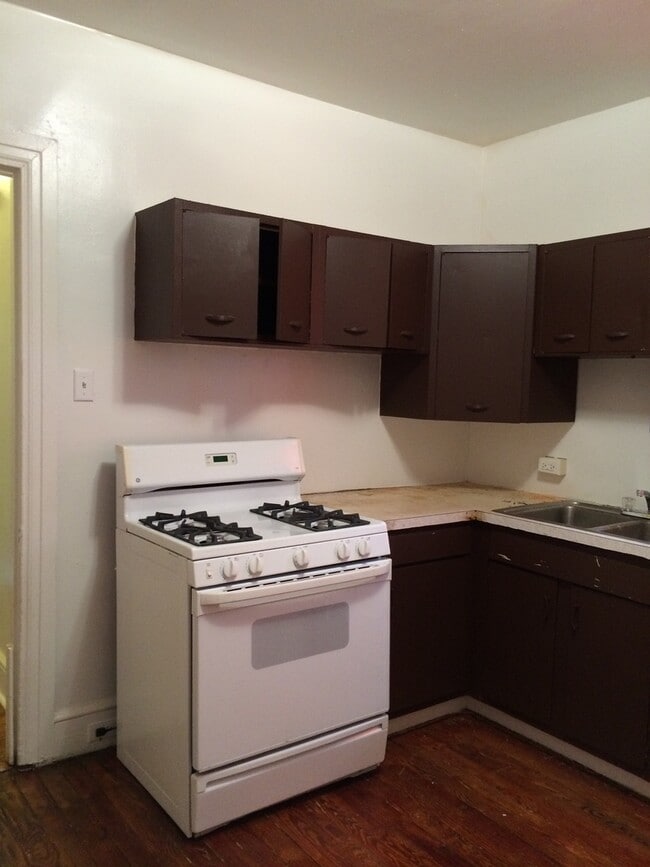 Photo - Spacious 3 Bedroom Apartment in East York City SD