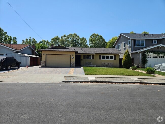 Building Photo - 1661 Arbor Dr Rental
