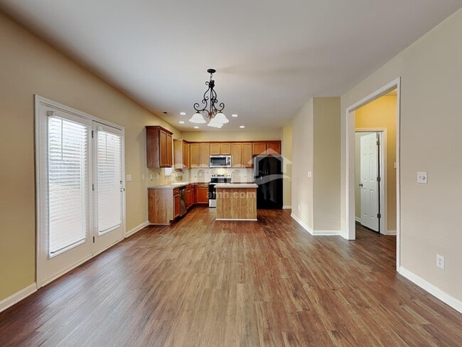 Photo - 228 Pearson Pl