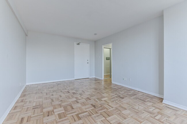 Photo - Skyliner Unit 00706