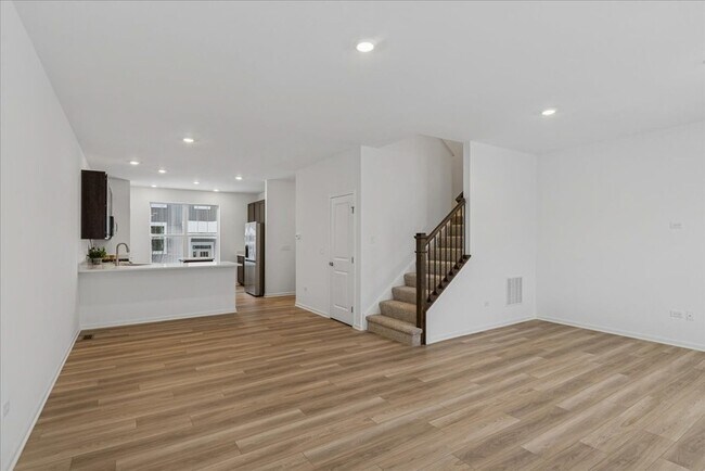 Photo - 406 Red Oak Cir