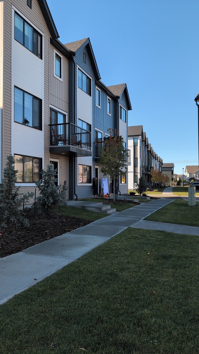 Building Photo - 2035-2035 Chalmers Way SW Unit 120 / S