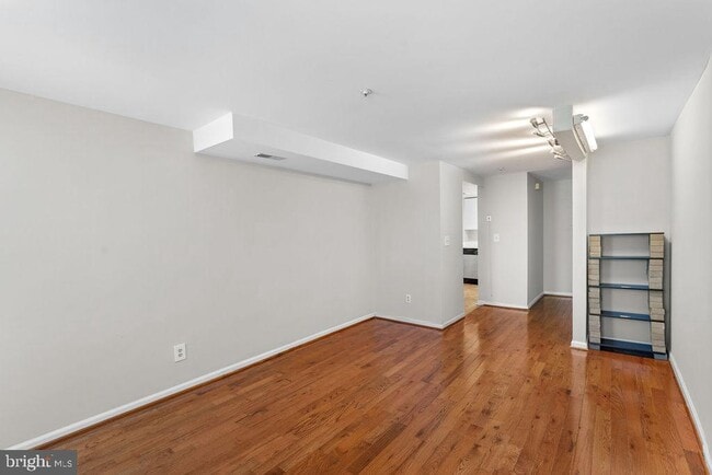 Photo - 1402 E Baltimore St Unit 300