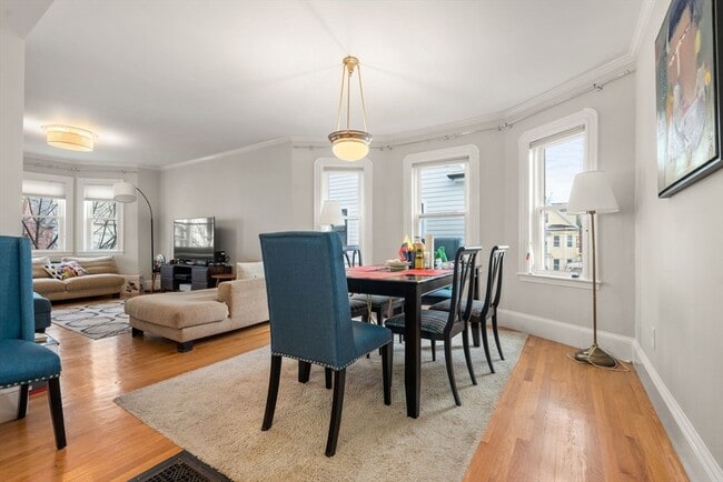 Photo - 8 Seven Pines Ave